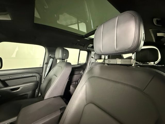 Certified 2025 Land Rover Defender 110 V8 AWD/4WD image 5