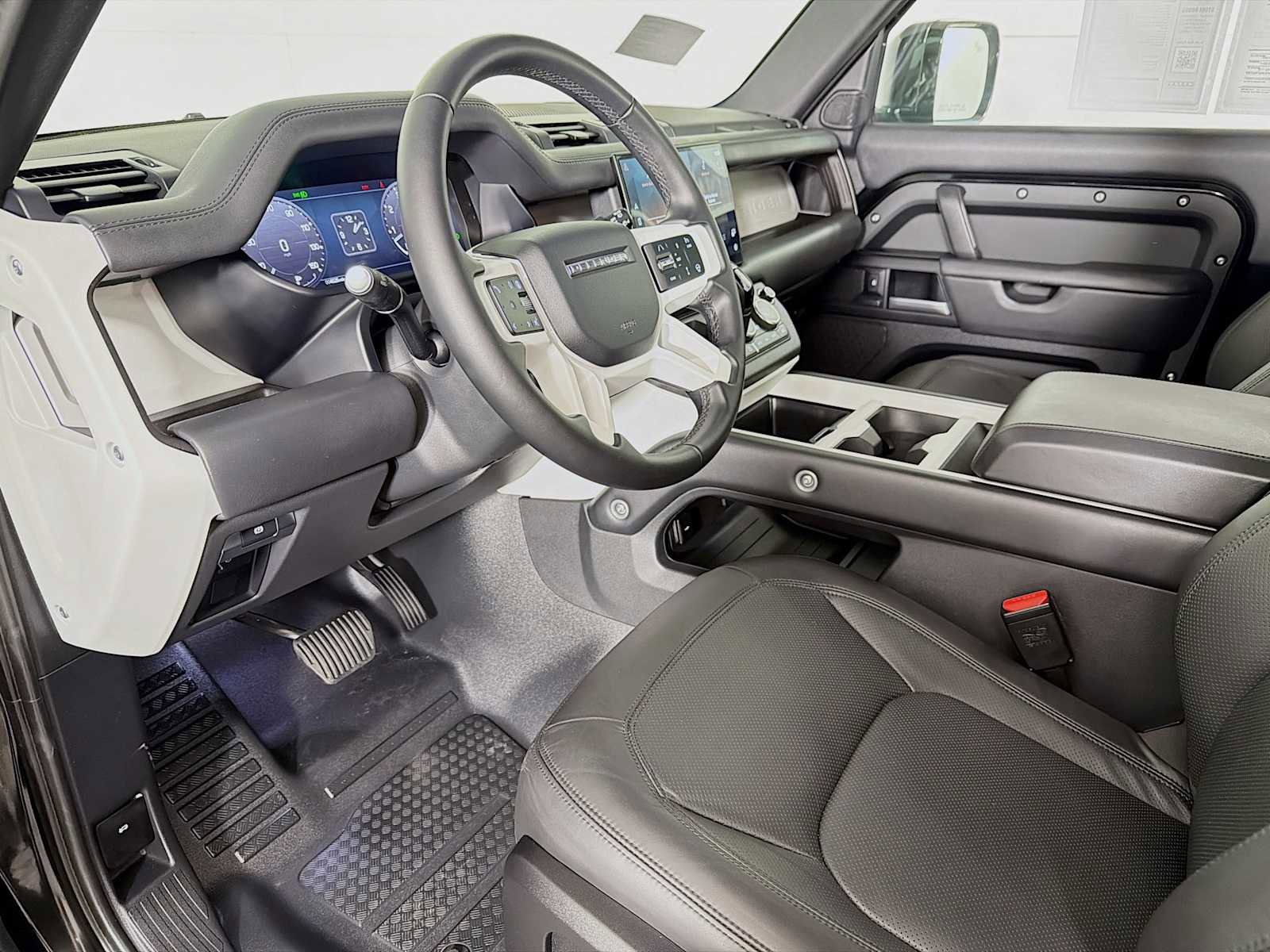 Used 2025 Land Rover Defender 90 X-Dynamic SE image 9