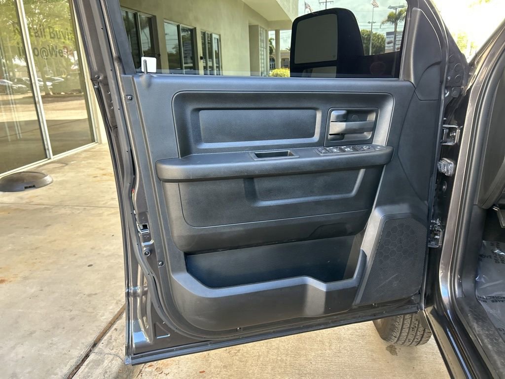 Used 2024 RAM 3500 Tradesman w/ Chrome Appearance Group image 35