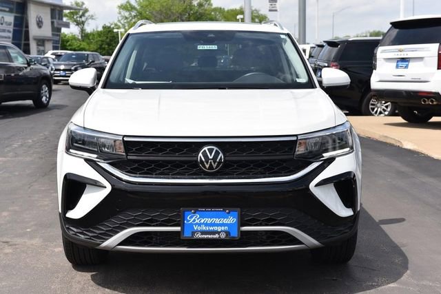 Certified 2024 Volkswagen Taos SE w/ Panoramic Sunroof Package image 4