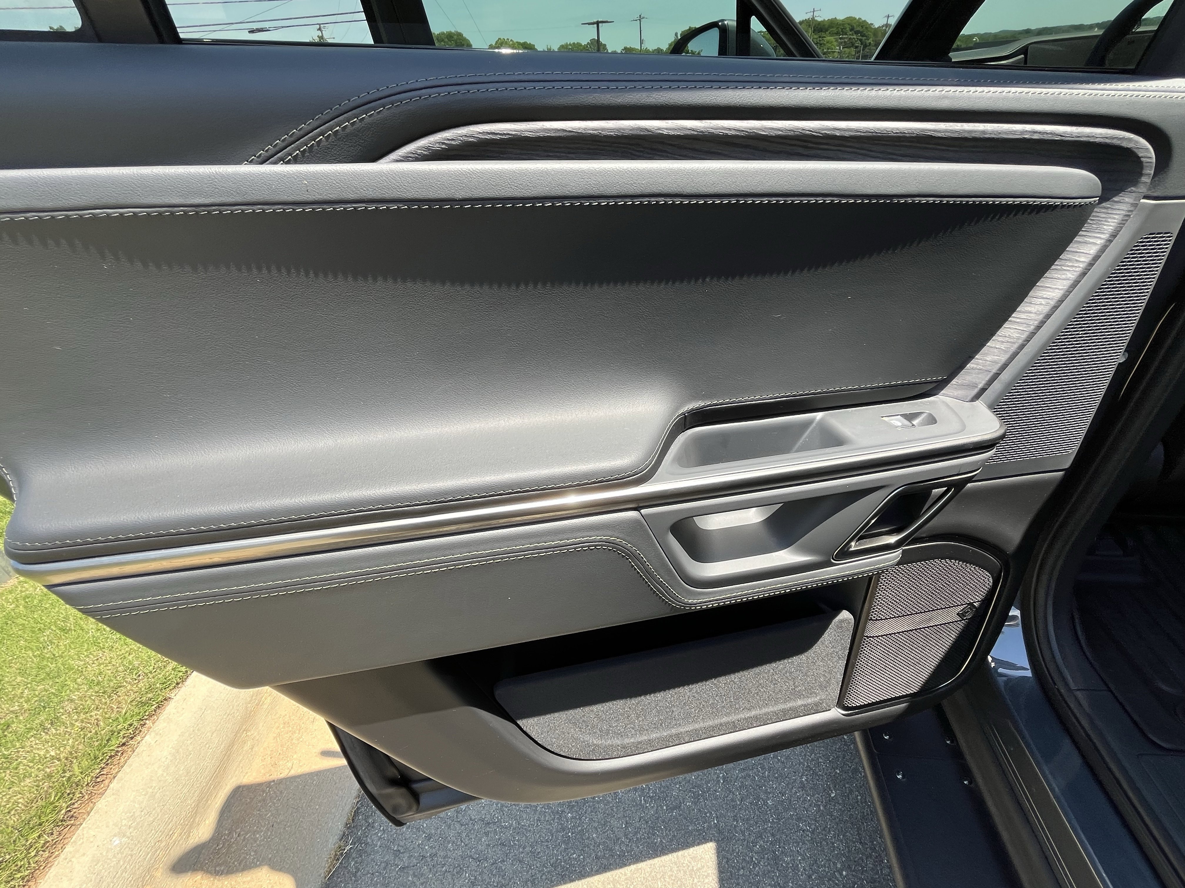 Used 2024 Rivian R1S Adventure AWD/4WD image 26