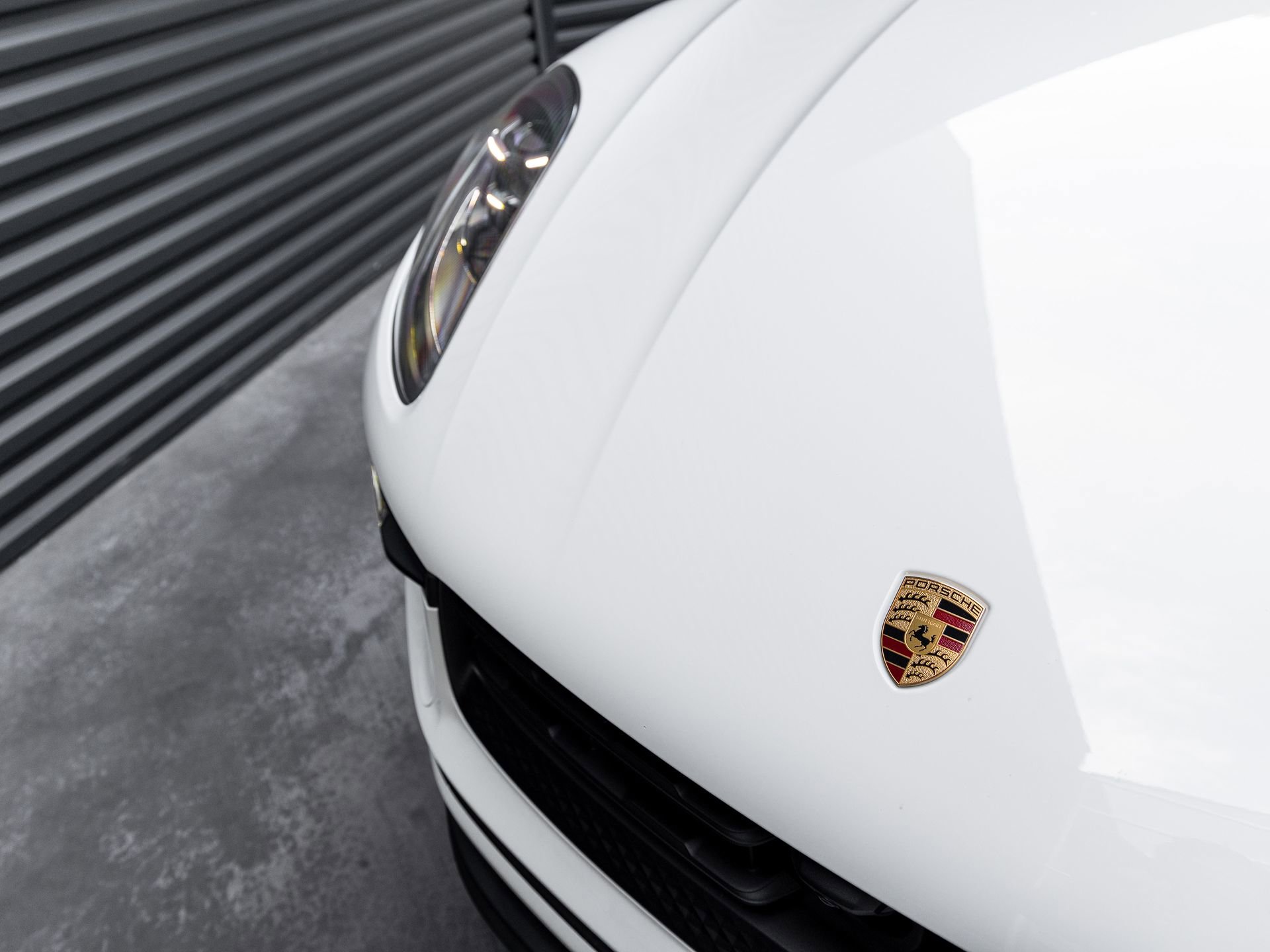 Certified 2025 Porsche Macan AWD/4WD image 39