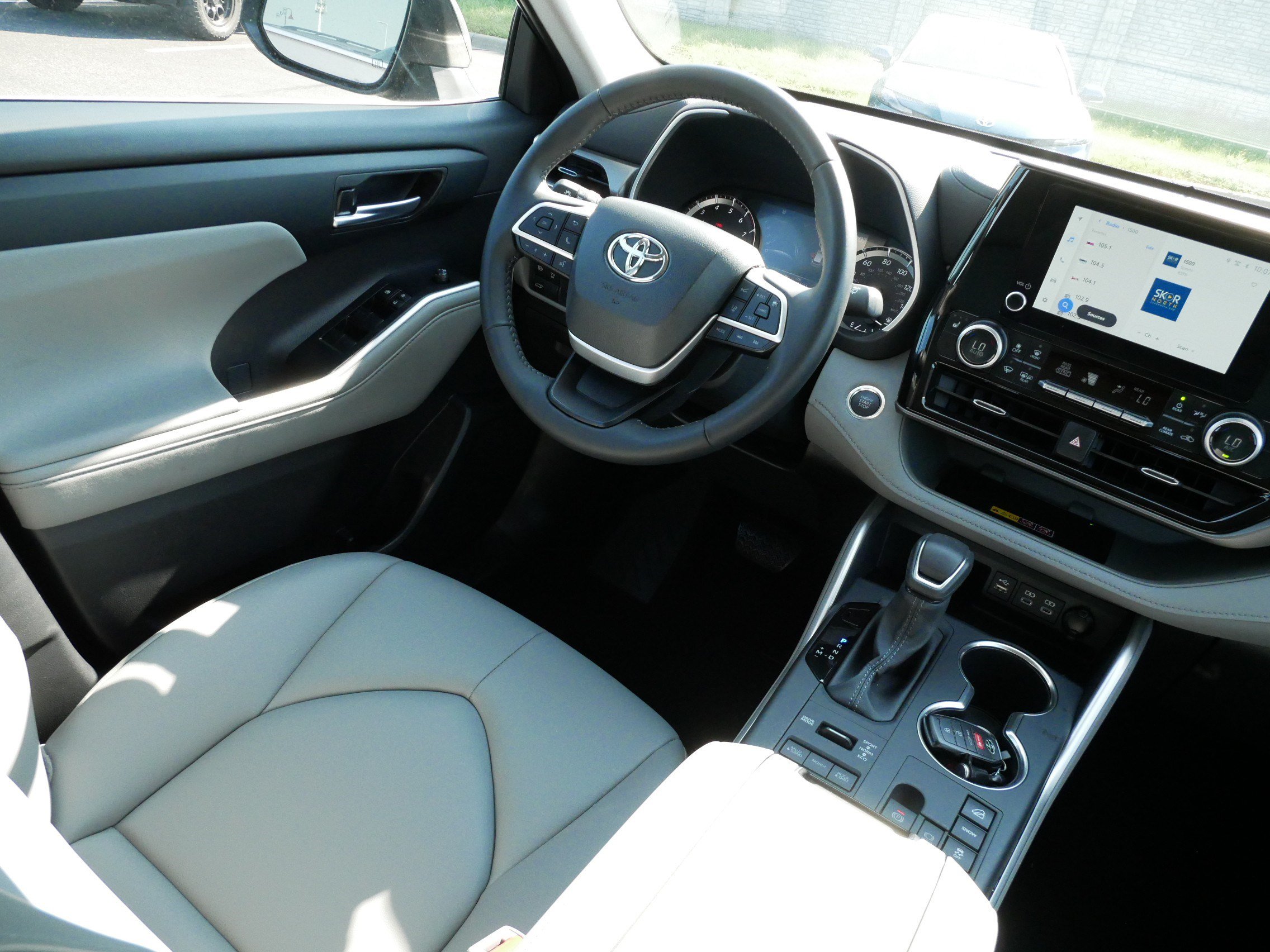 Certified 2026 Toyota Highlander XLE AWD/4WD image 9