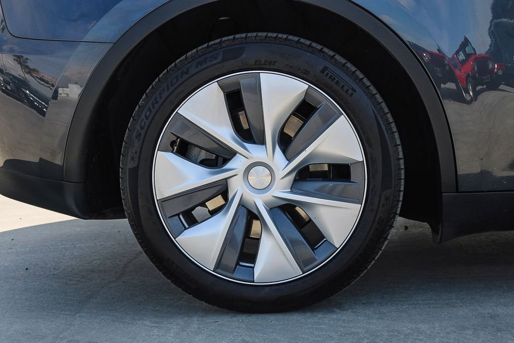 Used 2024 Tesla Model Y Long Range image 12