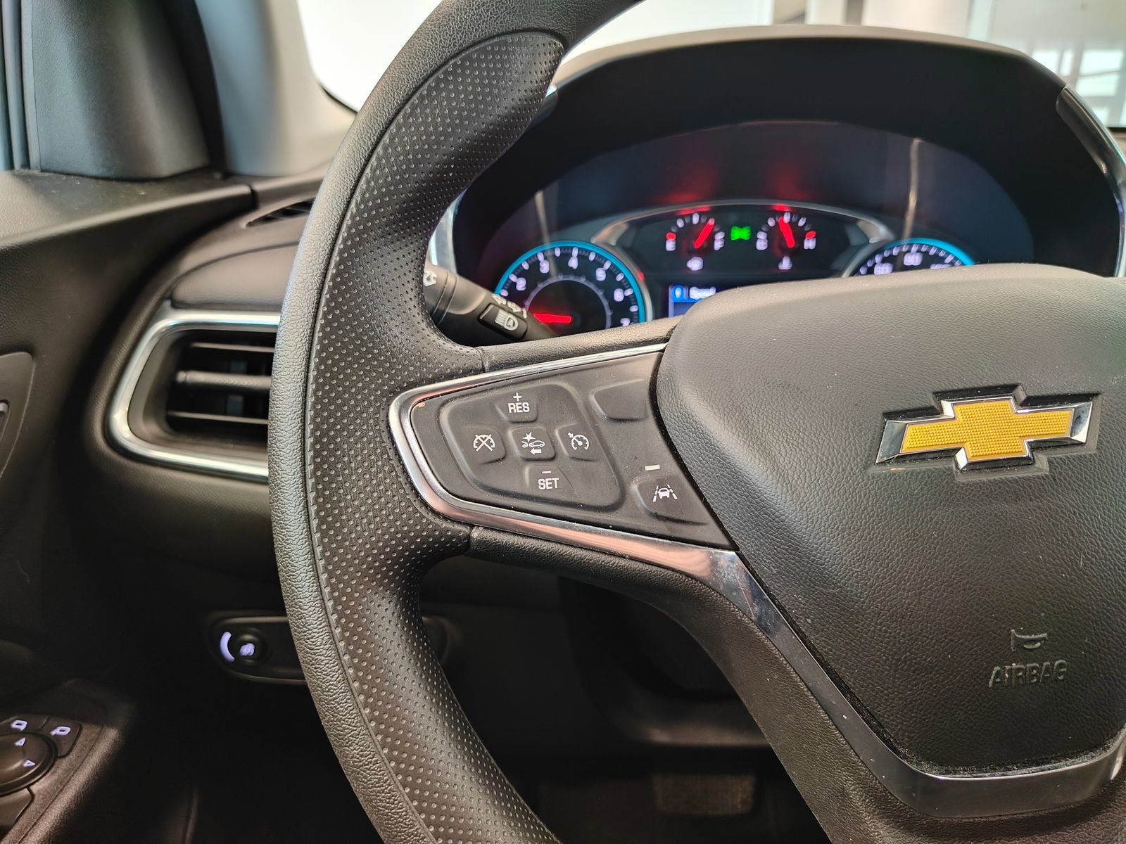 Used 2023 Chevrolet Equinox LT image 12