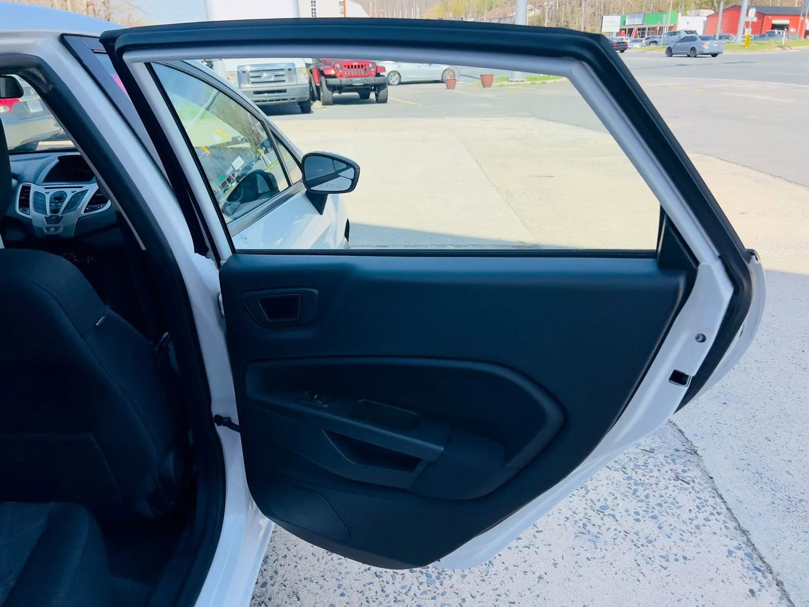 Used 2011 Ford Fiesta SE w/ 202A Rapid Spec Order Code image 16