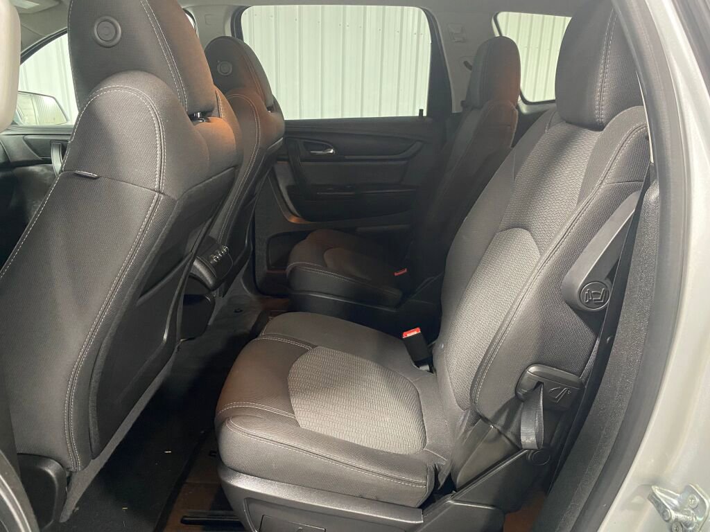 Used 2017 Chevrolet Traverse LT w/ Style and Technology Package image 6