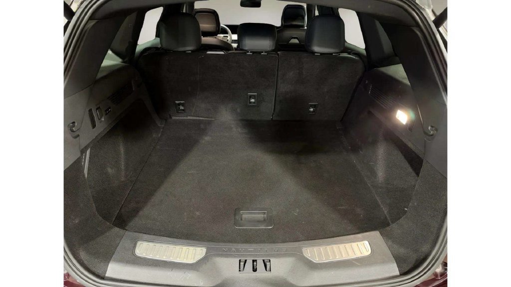 Certified 2025 Lincoln Nautilus Premier w/ Jet Appearance Package AWD/4WD image 29