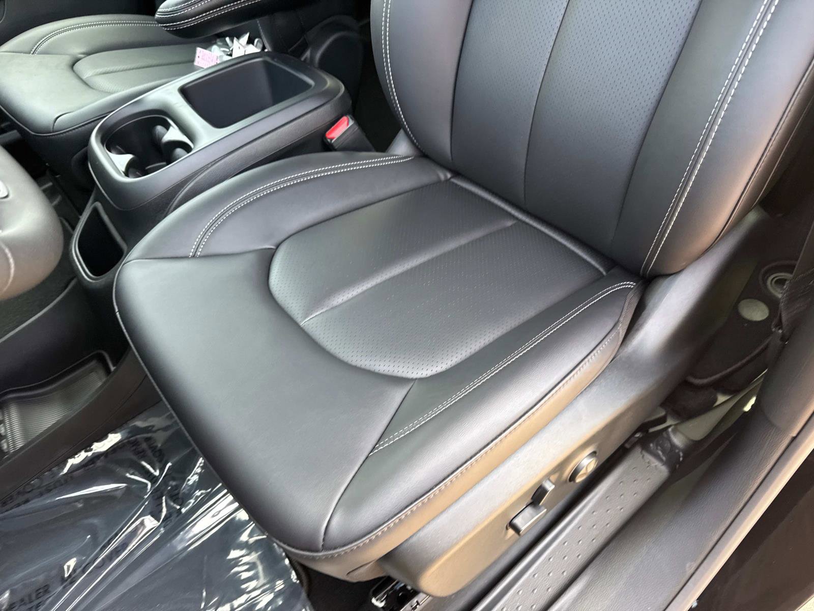 New 2026 Chrysler Pacifica Select FWD image 19