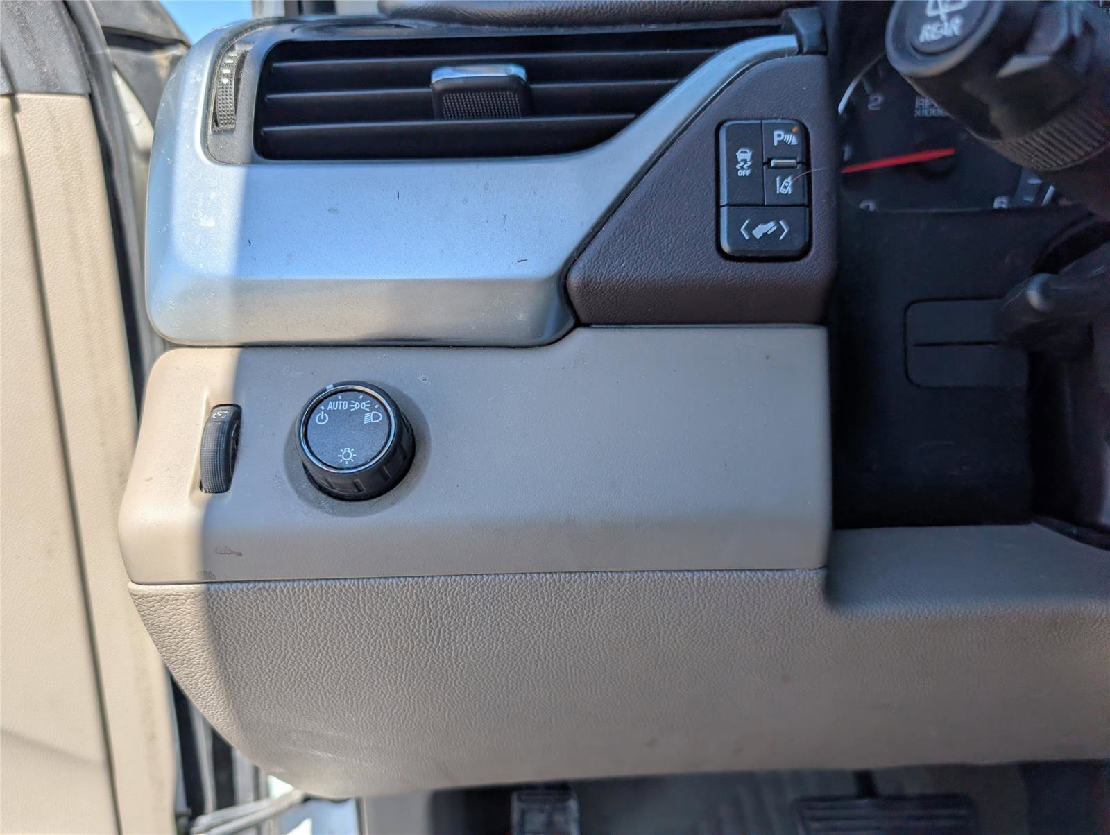 Used 2015 Chevrolet Tahoe LT image 27