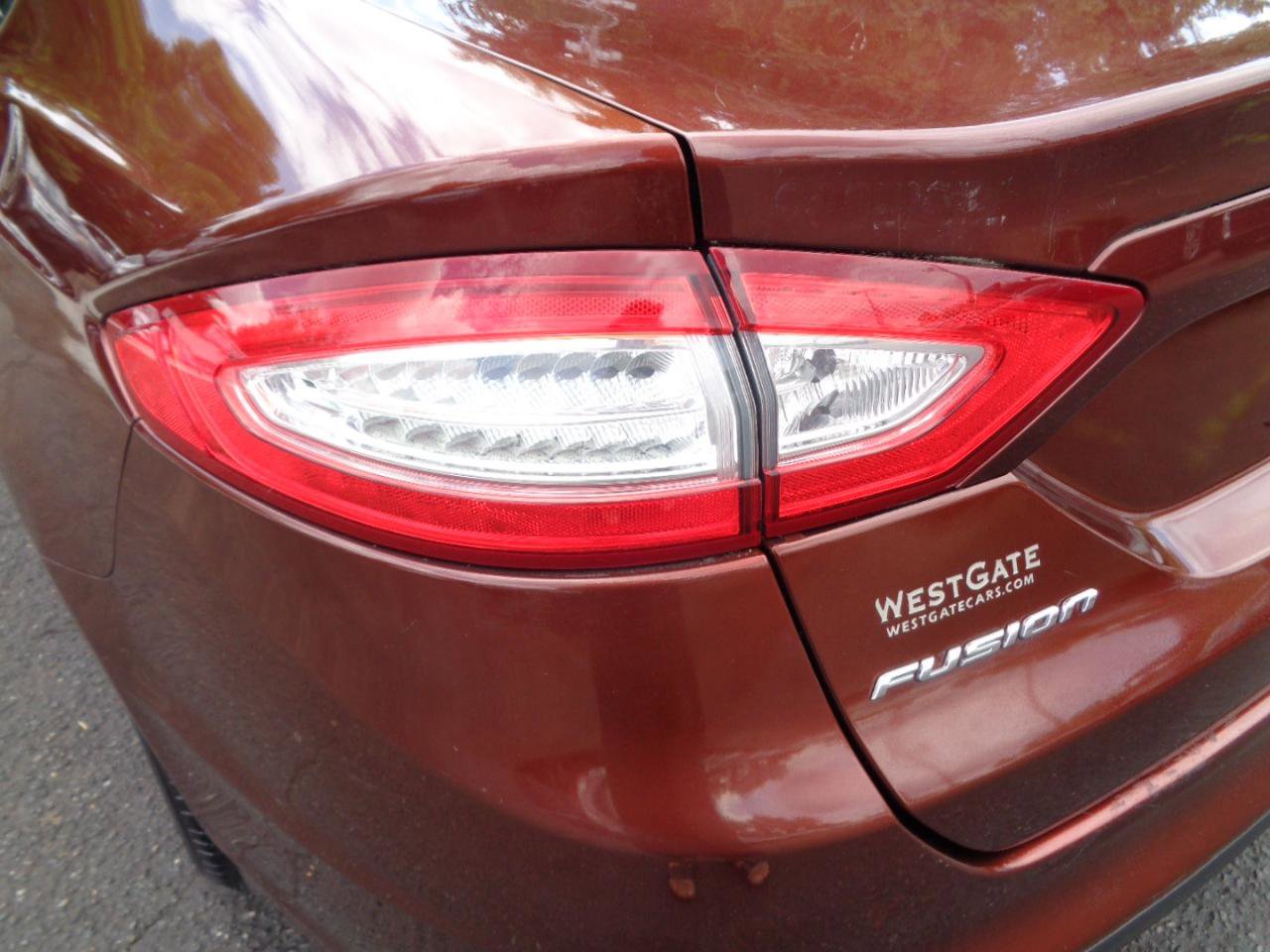 Used 2015 Ford Fusion SE FWD image 13