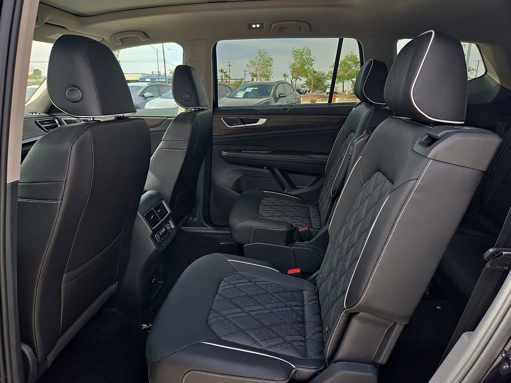 Used 2025 Volkswagen Atlas SEL Premium R-Line image 16