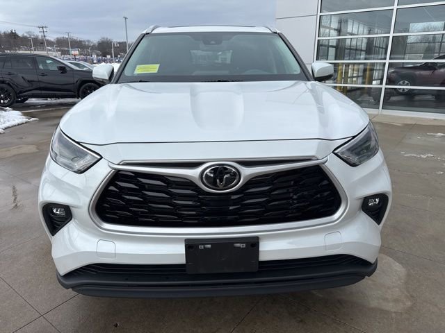 Used 2023 Toyota Highlander XLE image 2