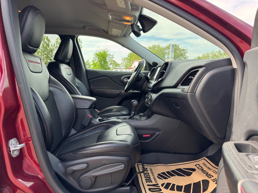 Used 2019 Jeep Cherokee Trailhawk AWD/4WD image 19