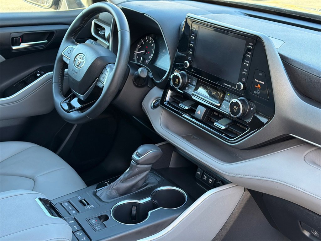 Used 2020 Toyota Highlander XLE image 10