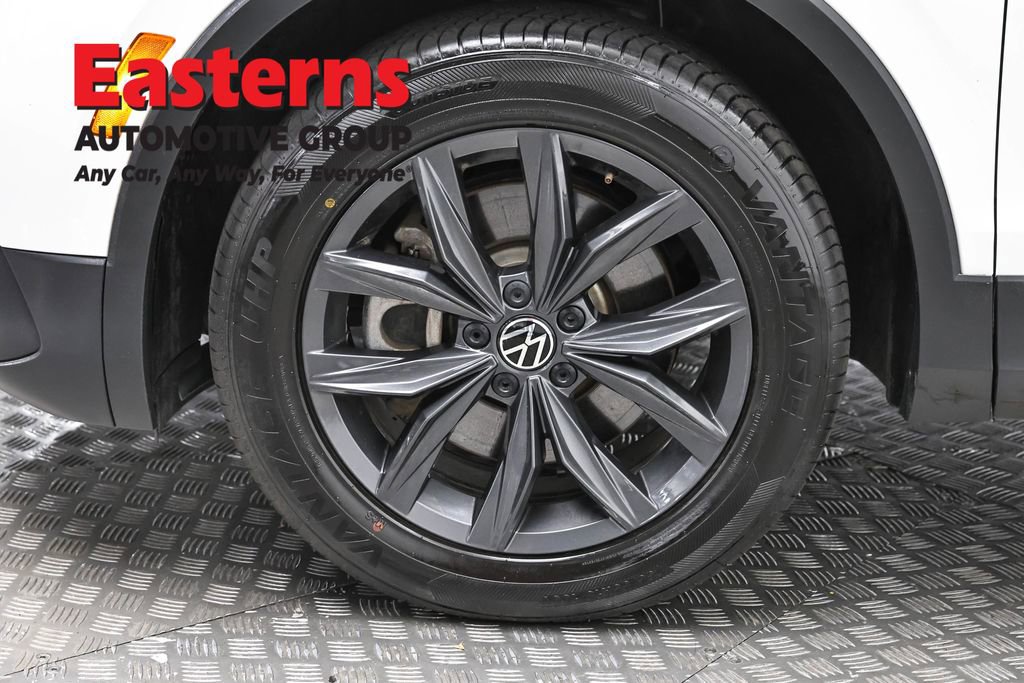 Used 2024 Volkswagen Tiguan SE image 31