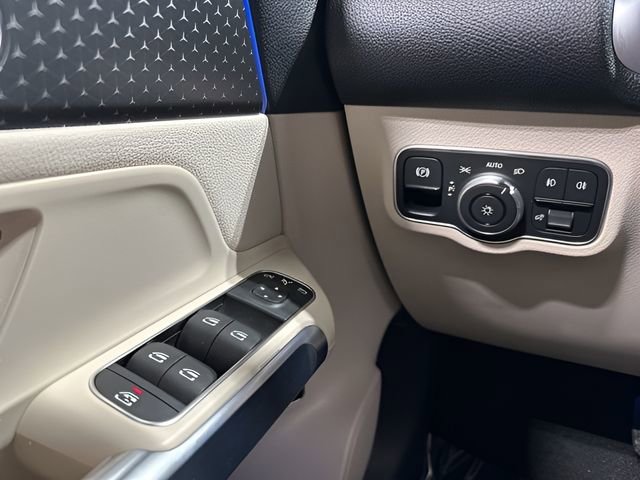 Used 2025 Mercedes-Benz GLB 250 4MATIC image 16