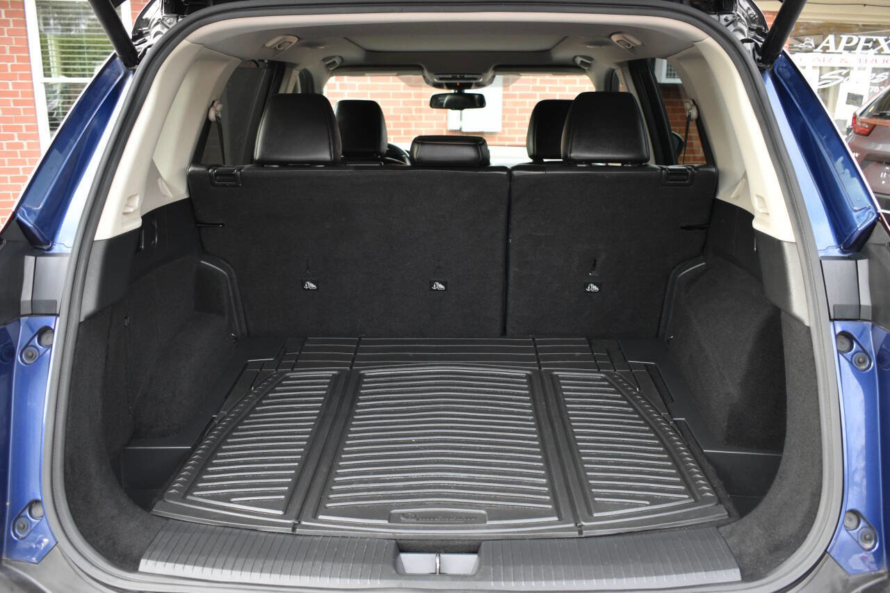 Used 2021 Nissan Rogue Platinum image 11