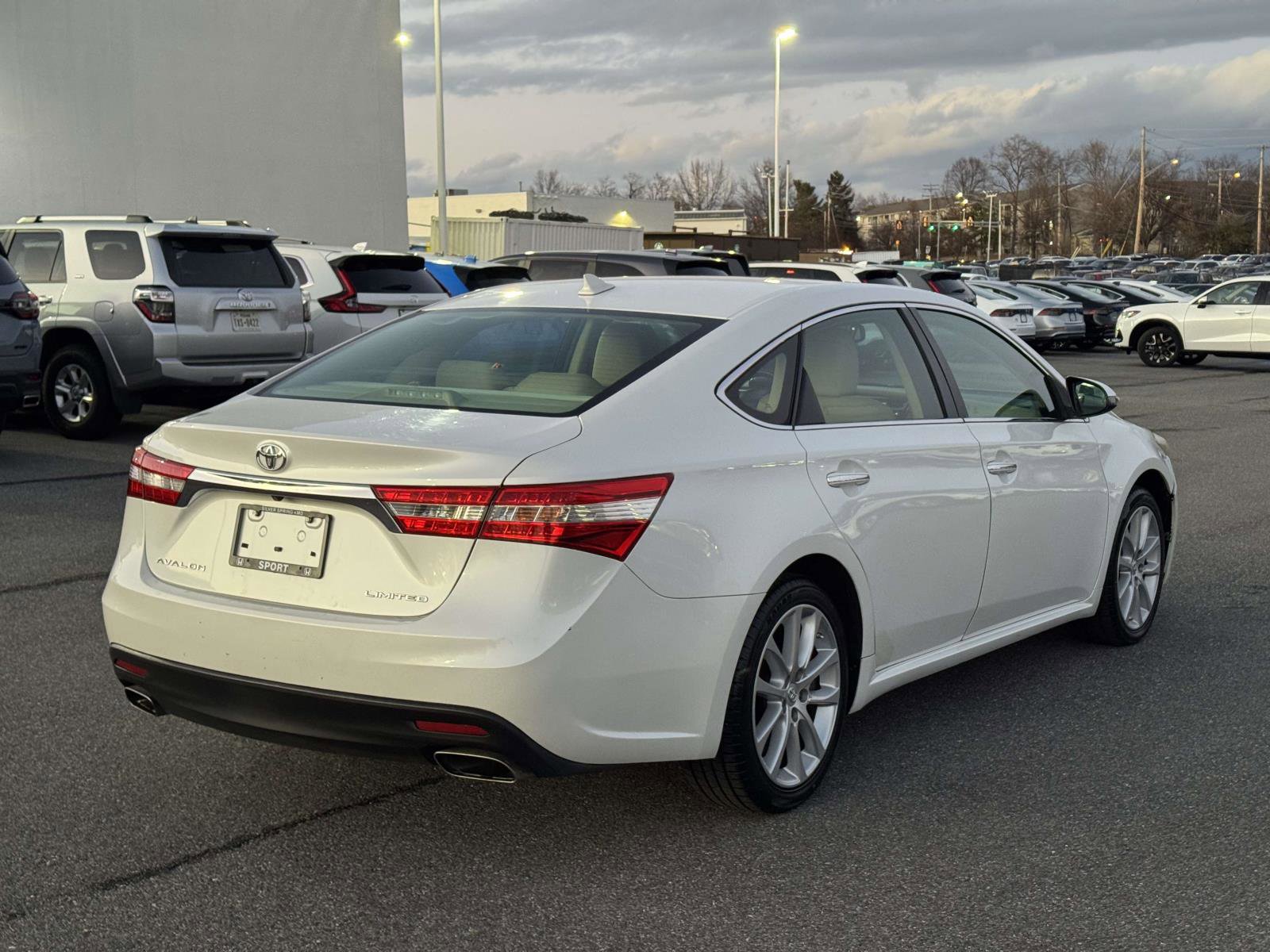 Used 2013 Toyota Avalon Limited image 26