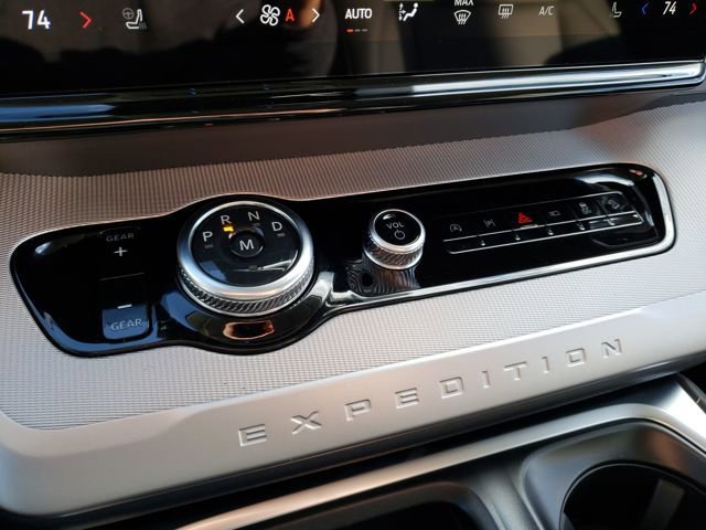 New 2026 Ford Expedition Active image 25