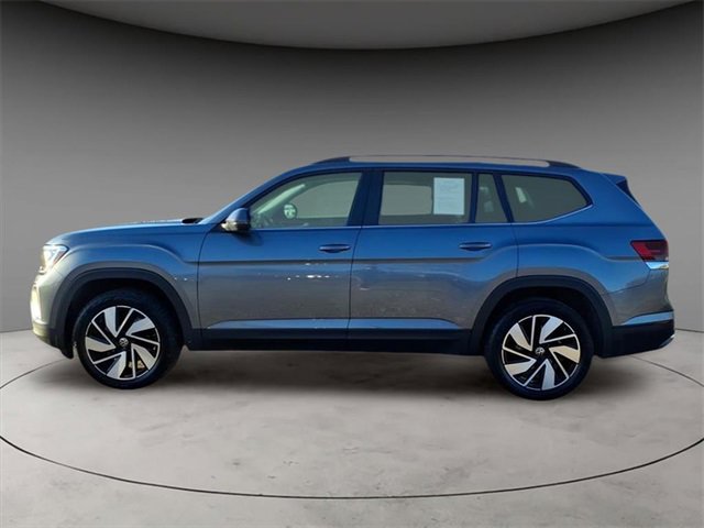 Used 2025 Volkswagen Atlas SE image 2