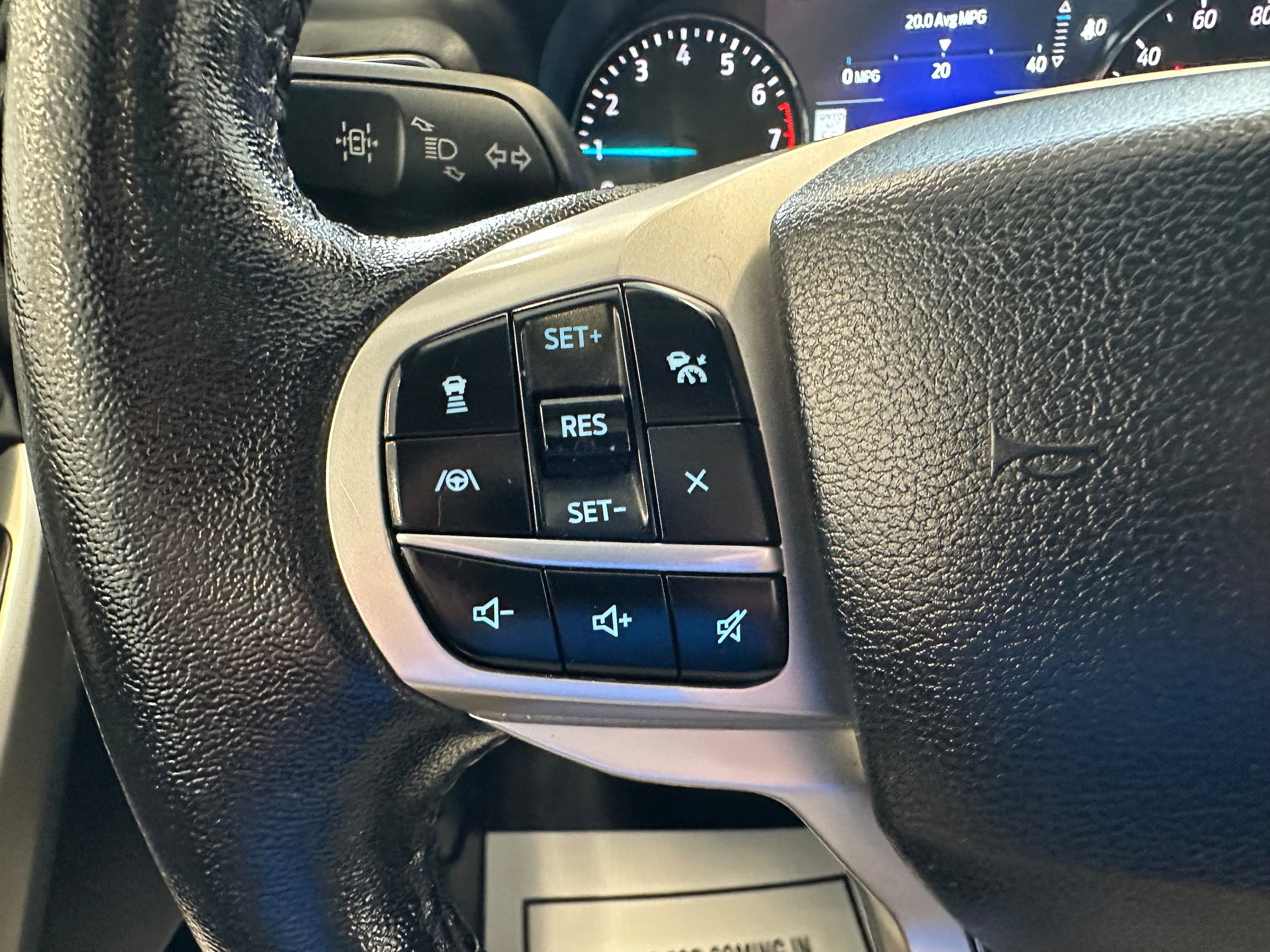 Used 2021 Ford Explorer Limited w/ Equipment Group 301A AWD/4WD image 26