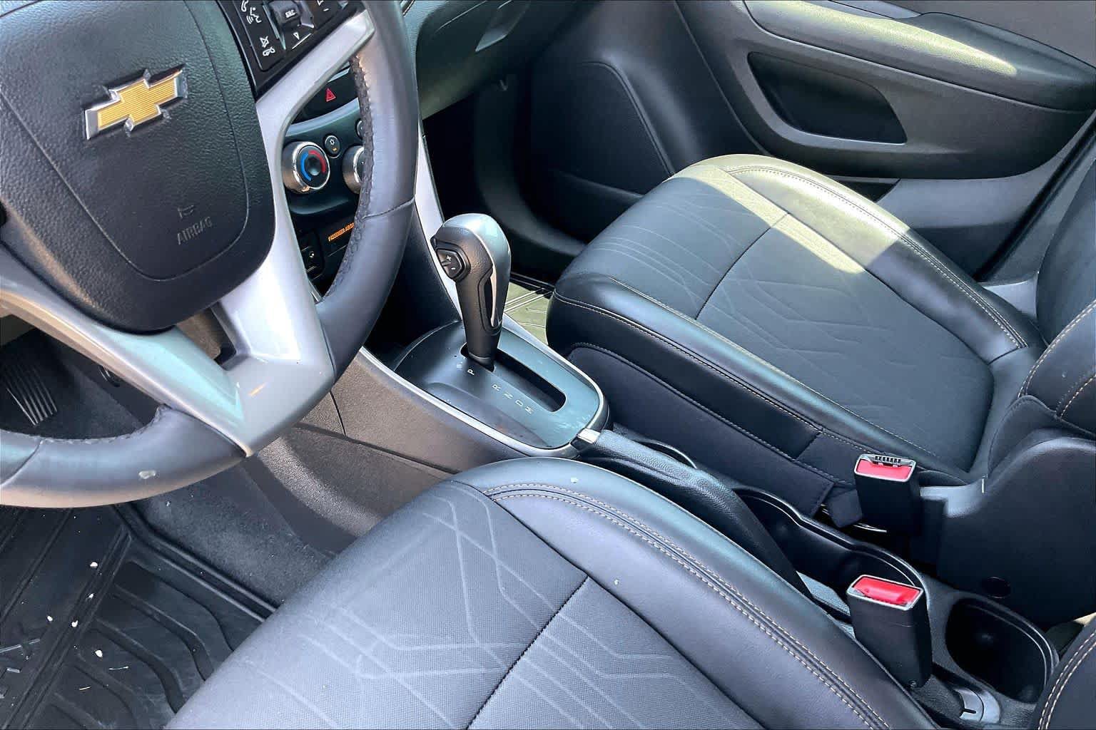 Used 2020 Chevrolet Trax LT w/ Driver Confidence Package FWD image 16
