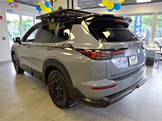 New 2025 Mitsubishi Outlander AWD image 3