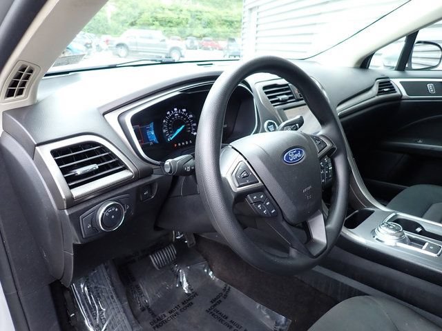Used 2019 Ford Fusion SE FWD image 16
