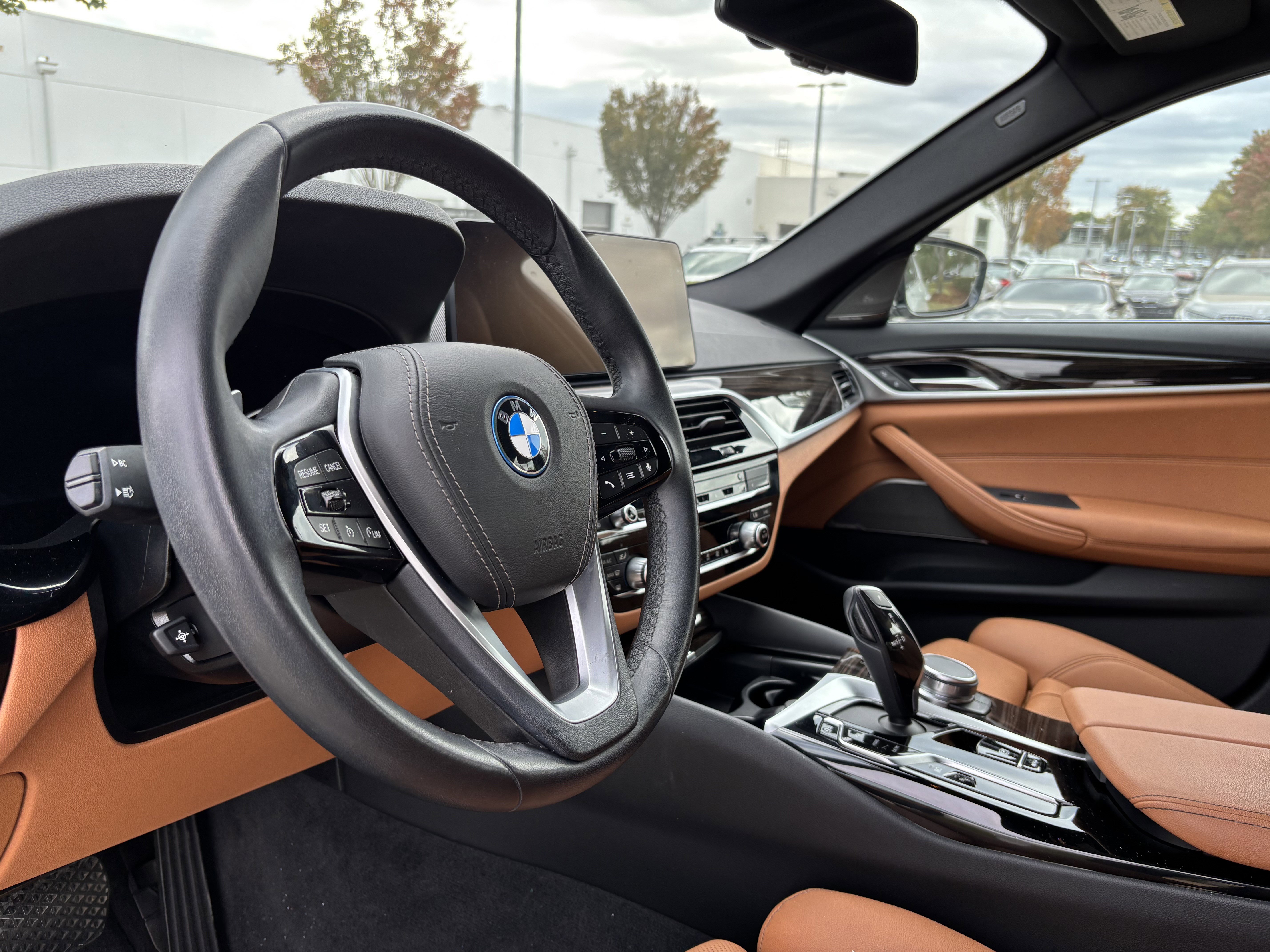 Used 2023 BMW 530e w/ Premium Package image 17