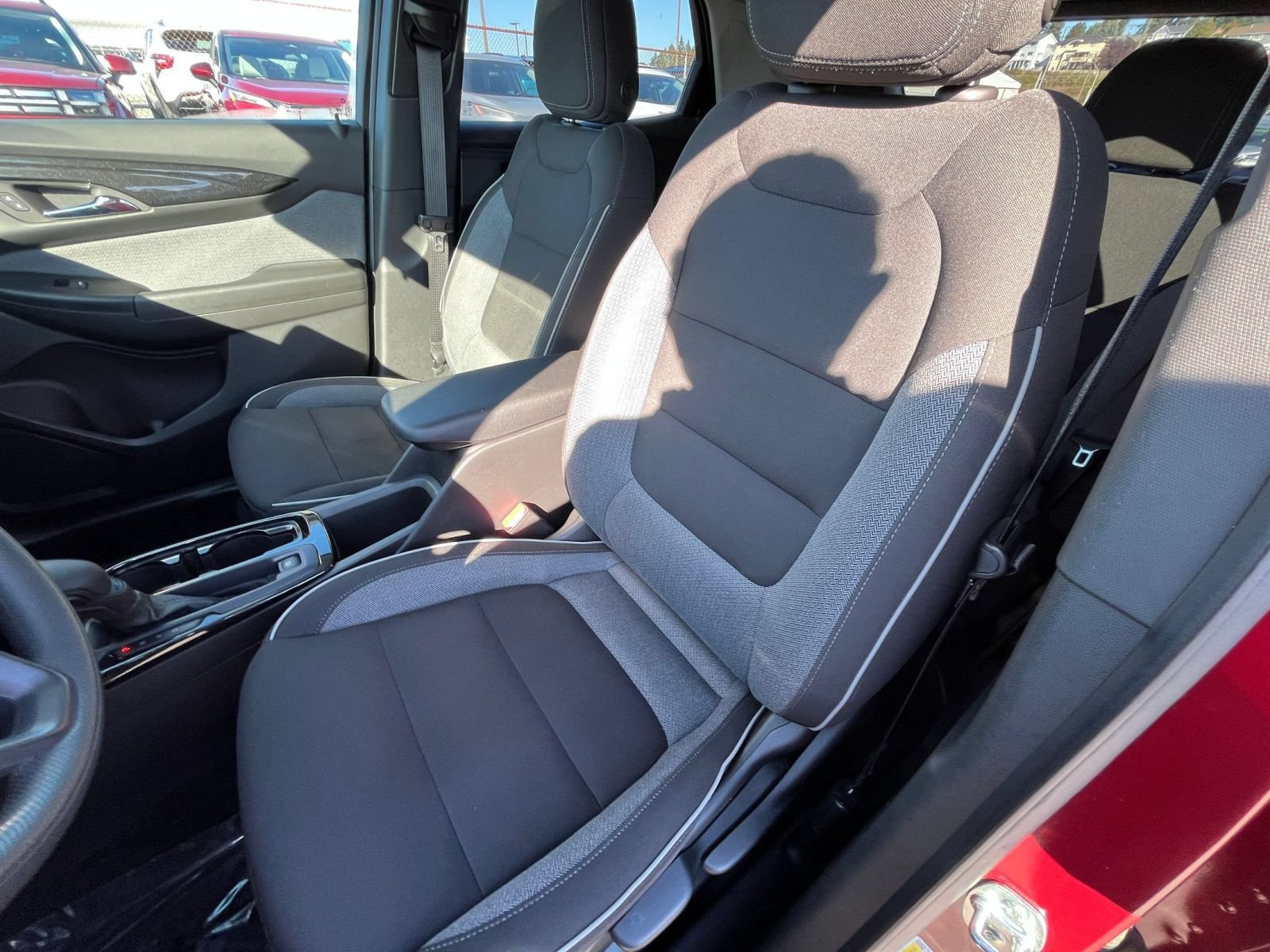 Used 2025 Chevrolet TrailBlazer LT AWD/4WD image 36