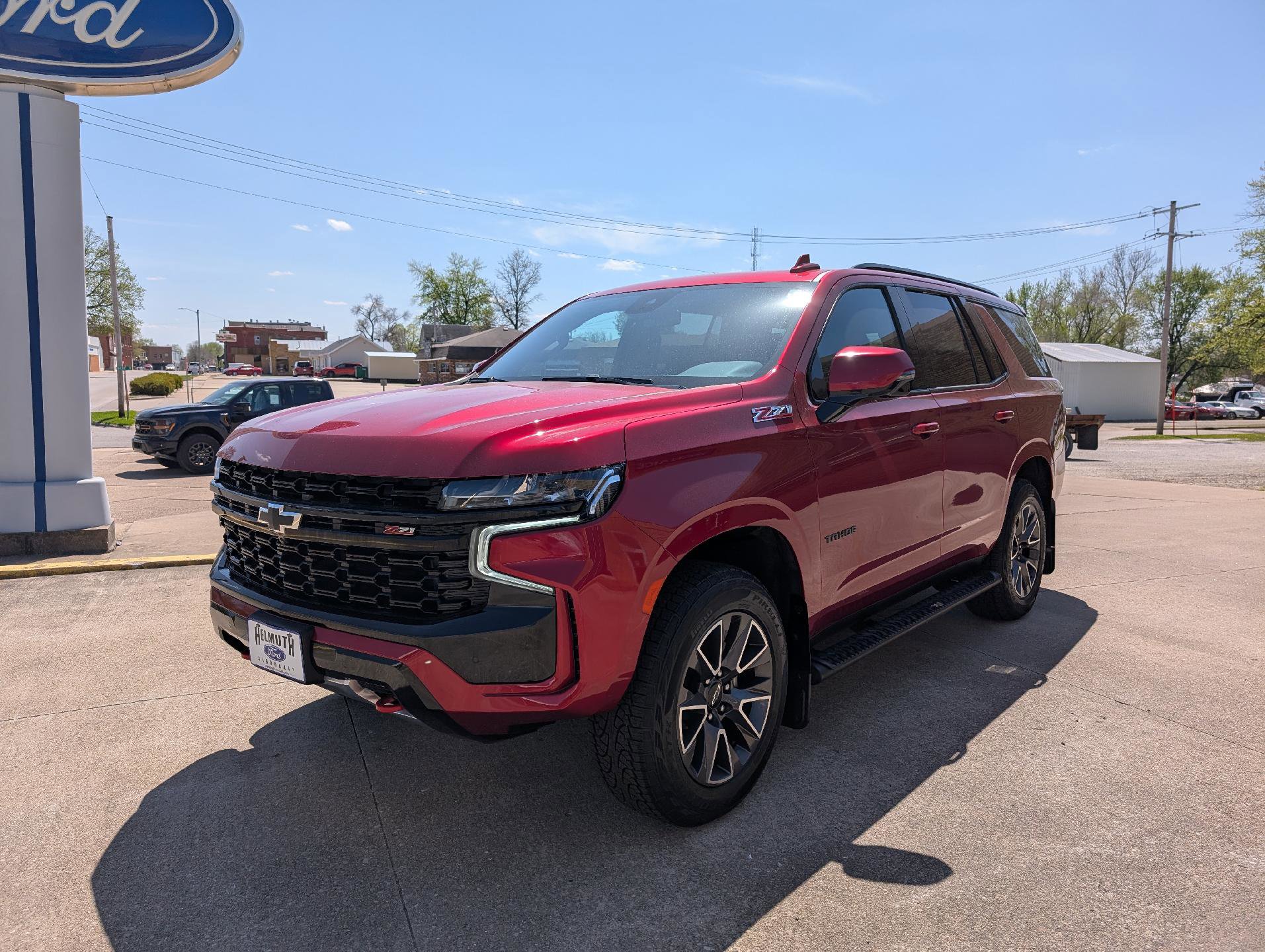 Used 2024 Chevrolet Tahoe Z71 w/ Luxury Package AWD/4WD image 2