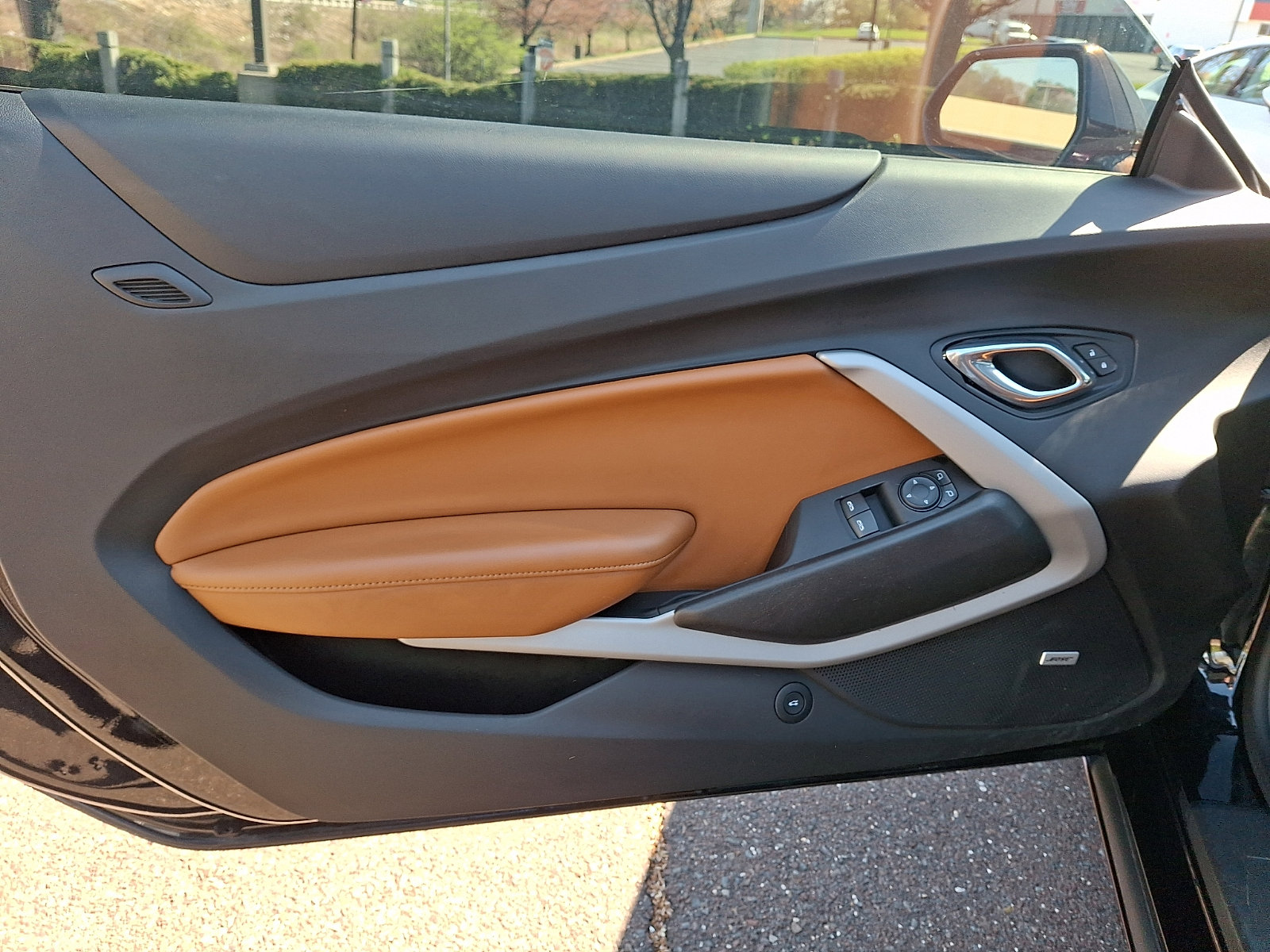 Used 2021 Chevrolet Camaro LT w/ Technology Package image 11