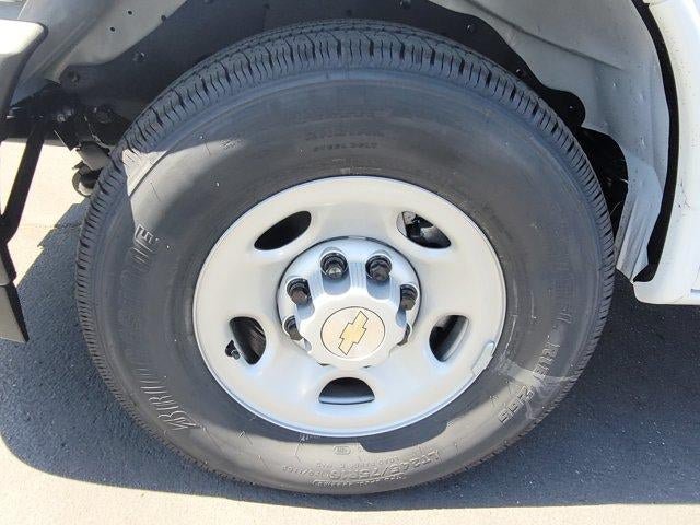 New 2026 Chevrolet Express 2500 Extended w/ Communications Package RWD image 28