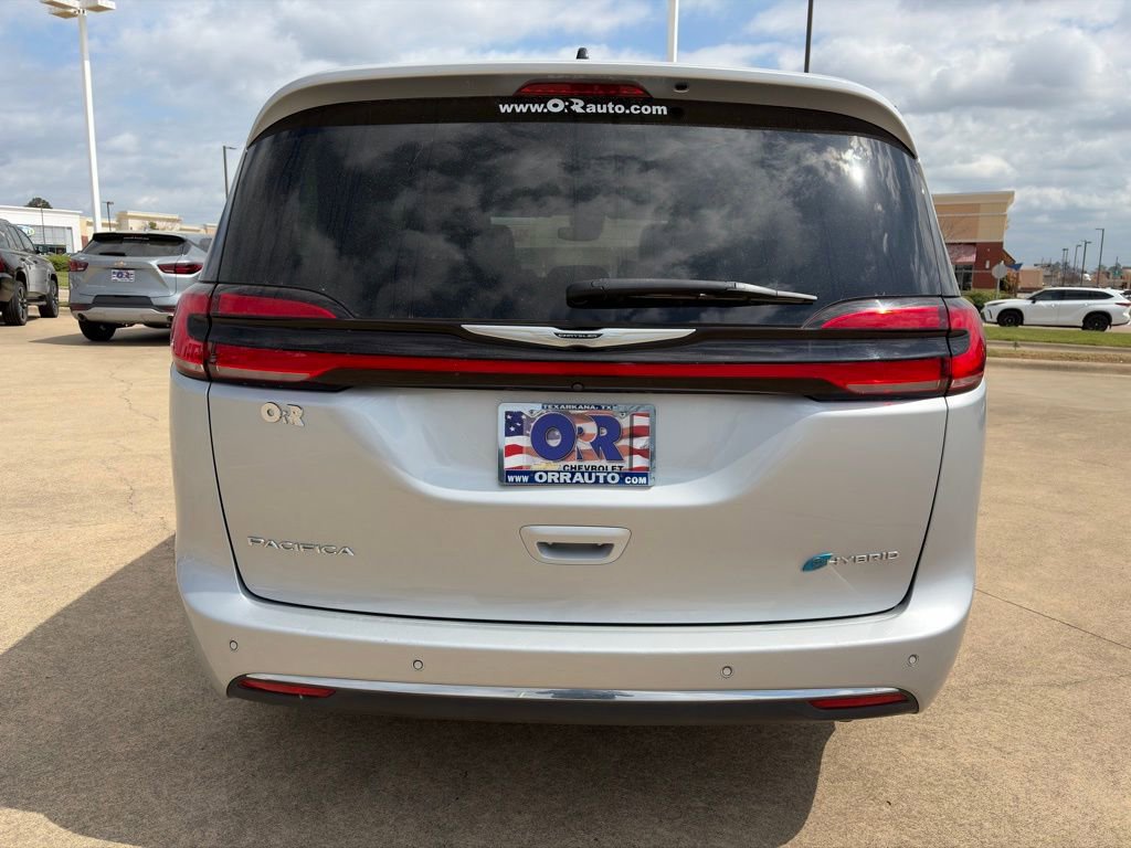 Used 2023 Chrysler Pacifica Touring-L image 5
