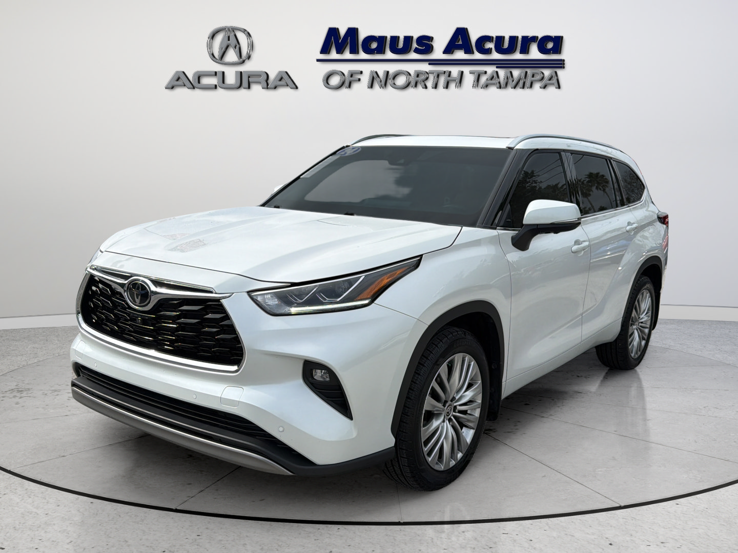 Used 2024 Toyota Highlander Platinum FWD image 4
