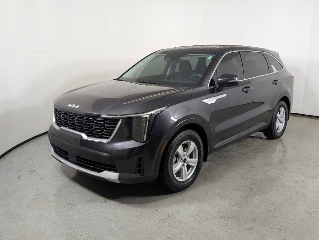Used 2025 Kia Sorento LX image 3