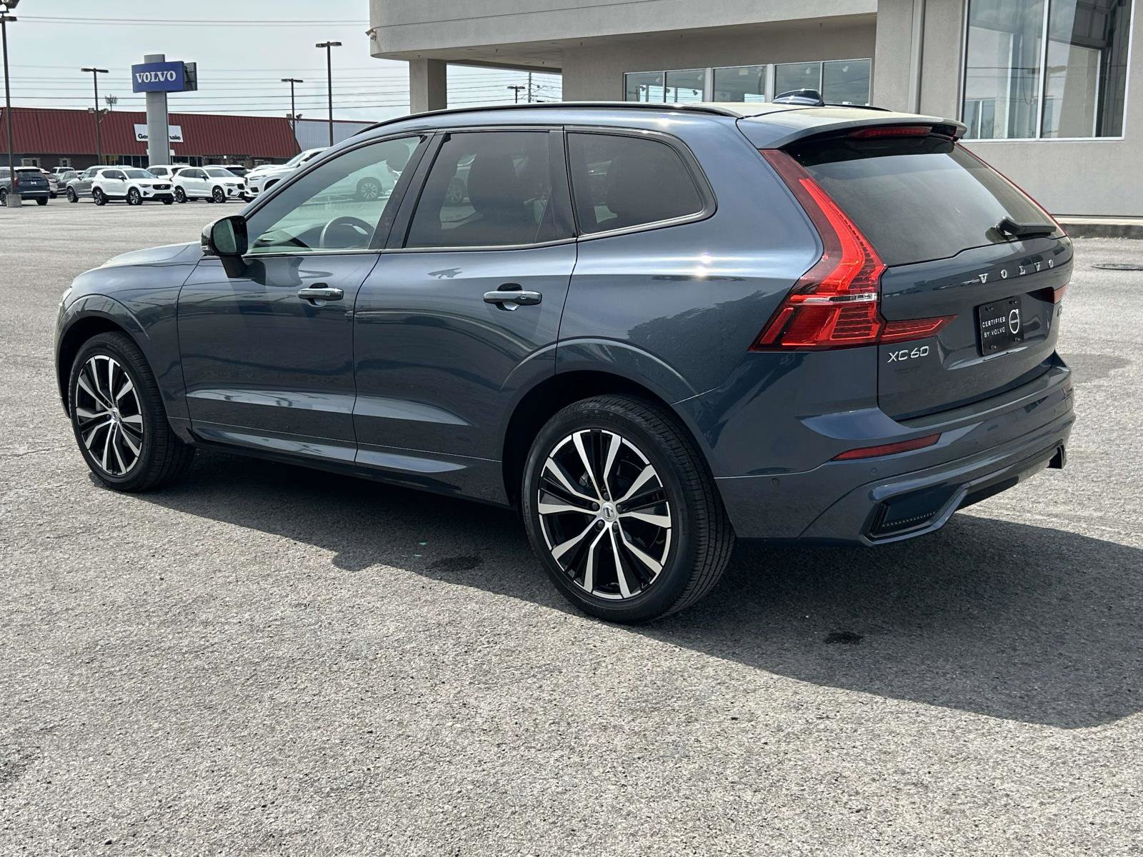Certified 2024 Volvo XC60 B5 Plus image 5