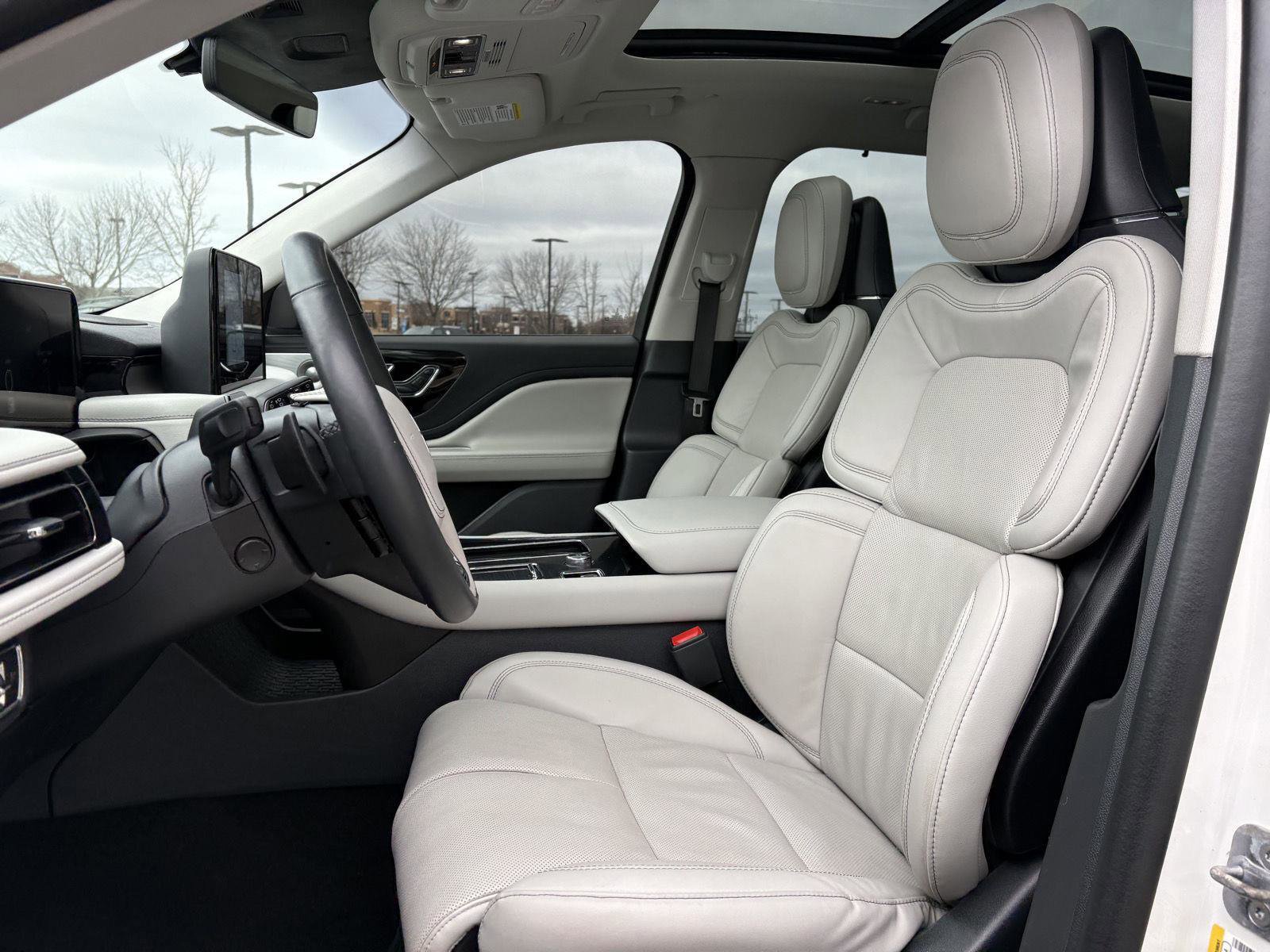 Used 2025 Lincoln Aviator Reserve w/ Equipment Group 201A image 16