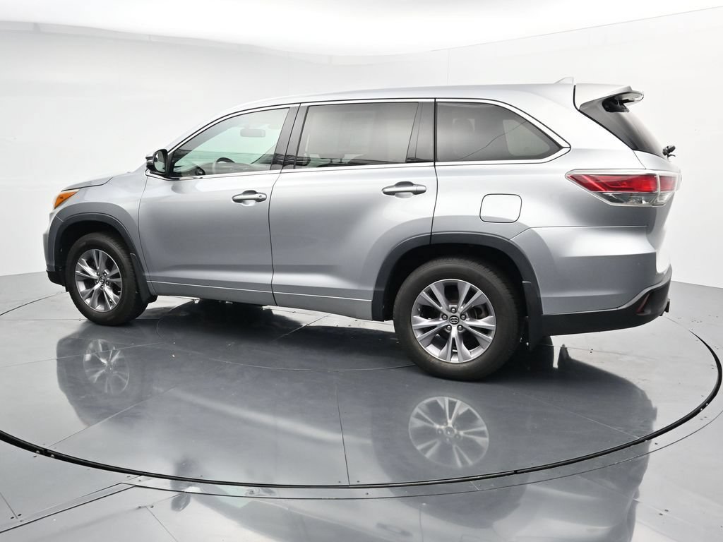 Used 2016 Toyota Highlander Plus AWD/4WD image 5