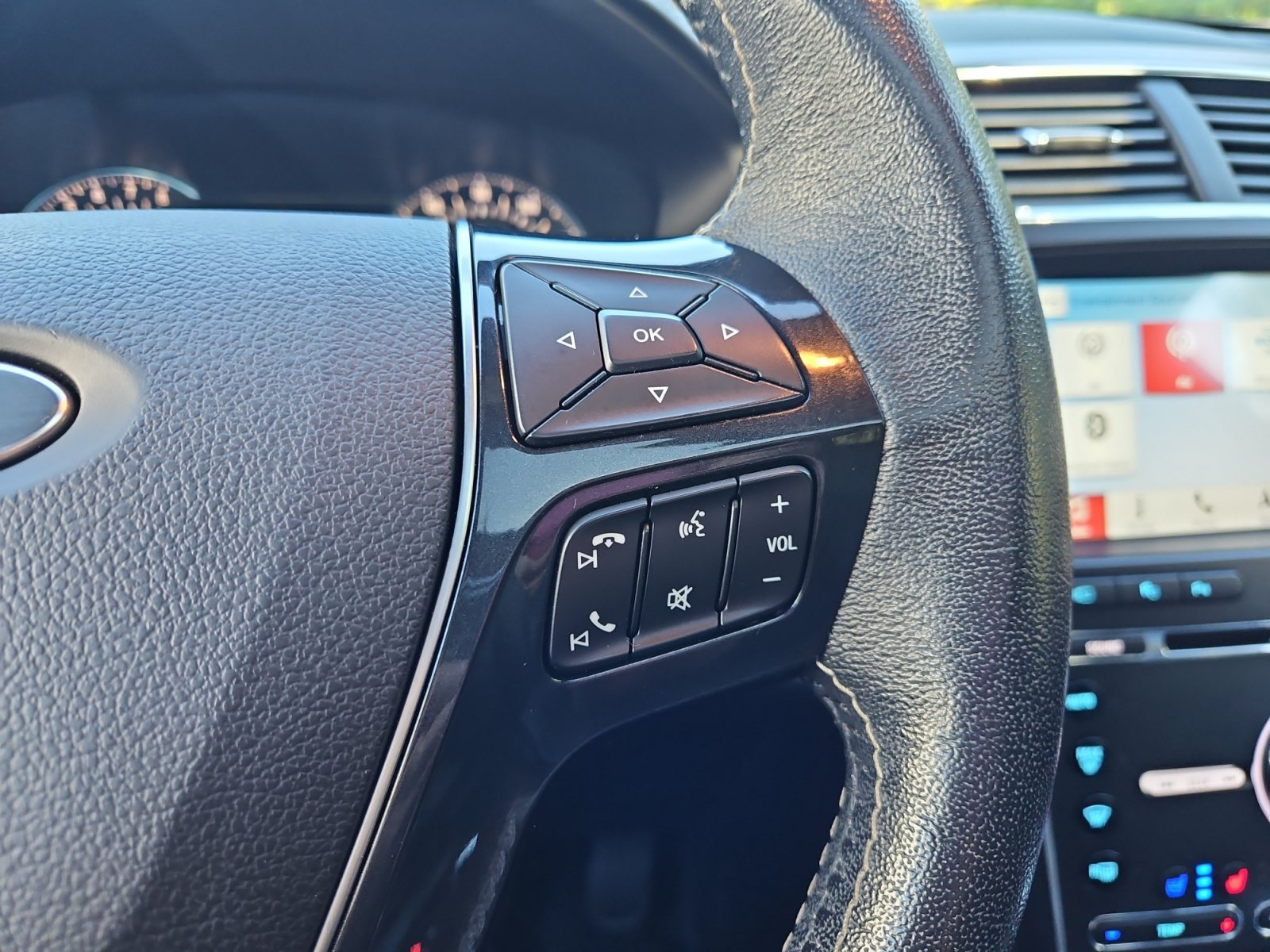 Used 2017 Ford Explorer Platinum AWD/4WD image 29