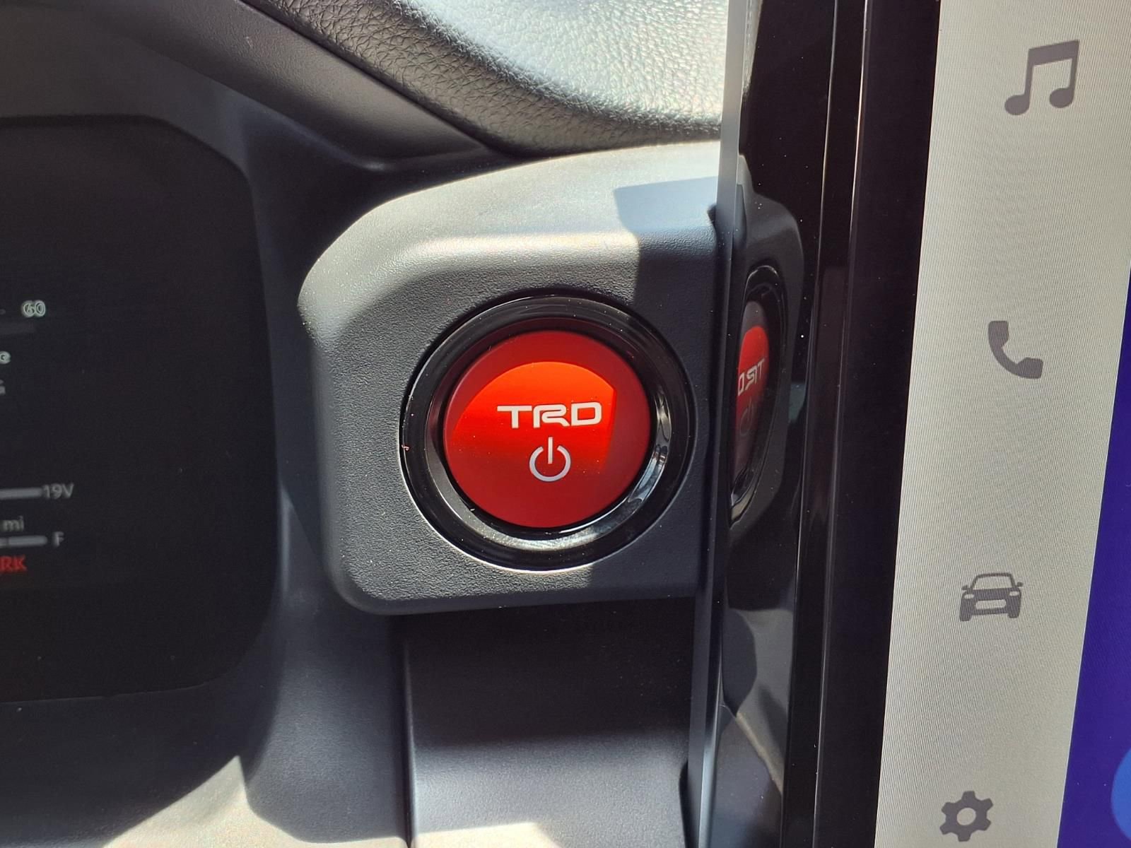 Certified 2025 Toyota Tacoma TRD Off-Road AWD/4WD image 14