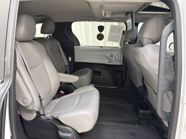Used 2025 Toyota Sienna XLE w/ XLE Plus Package image 35