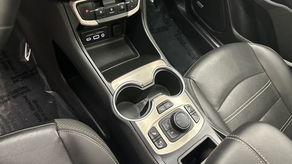 Used 2023 GMC Terrain Denali image 16