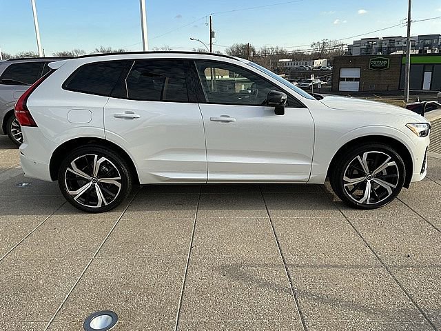 Used 2023 Volvo XC60 B5 Ultimate w/ Climate Package image 7
