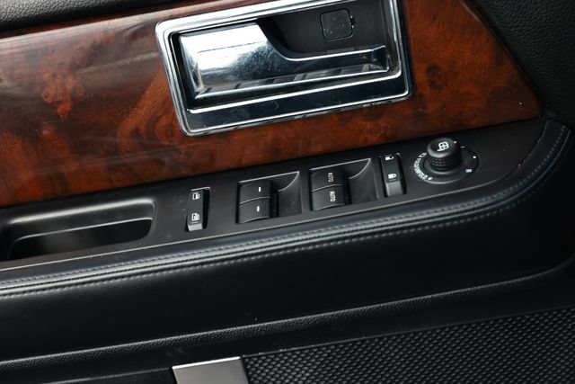 Used 2016 Lincoln Navigator Select RWD image 49