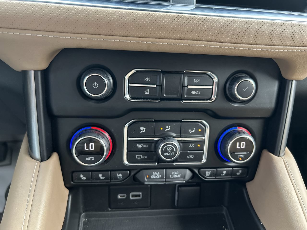 Used 2022 Chevrolet Tahoe Premier AWD/4WD image 35