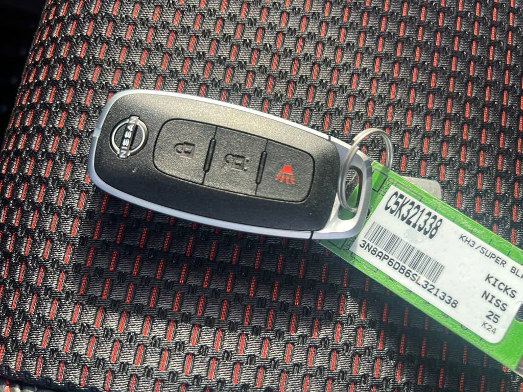Used 2025 Nissan Kicks SR image 29