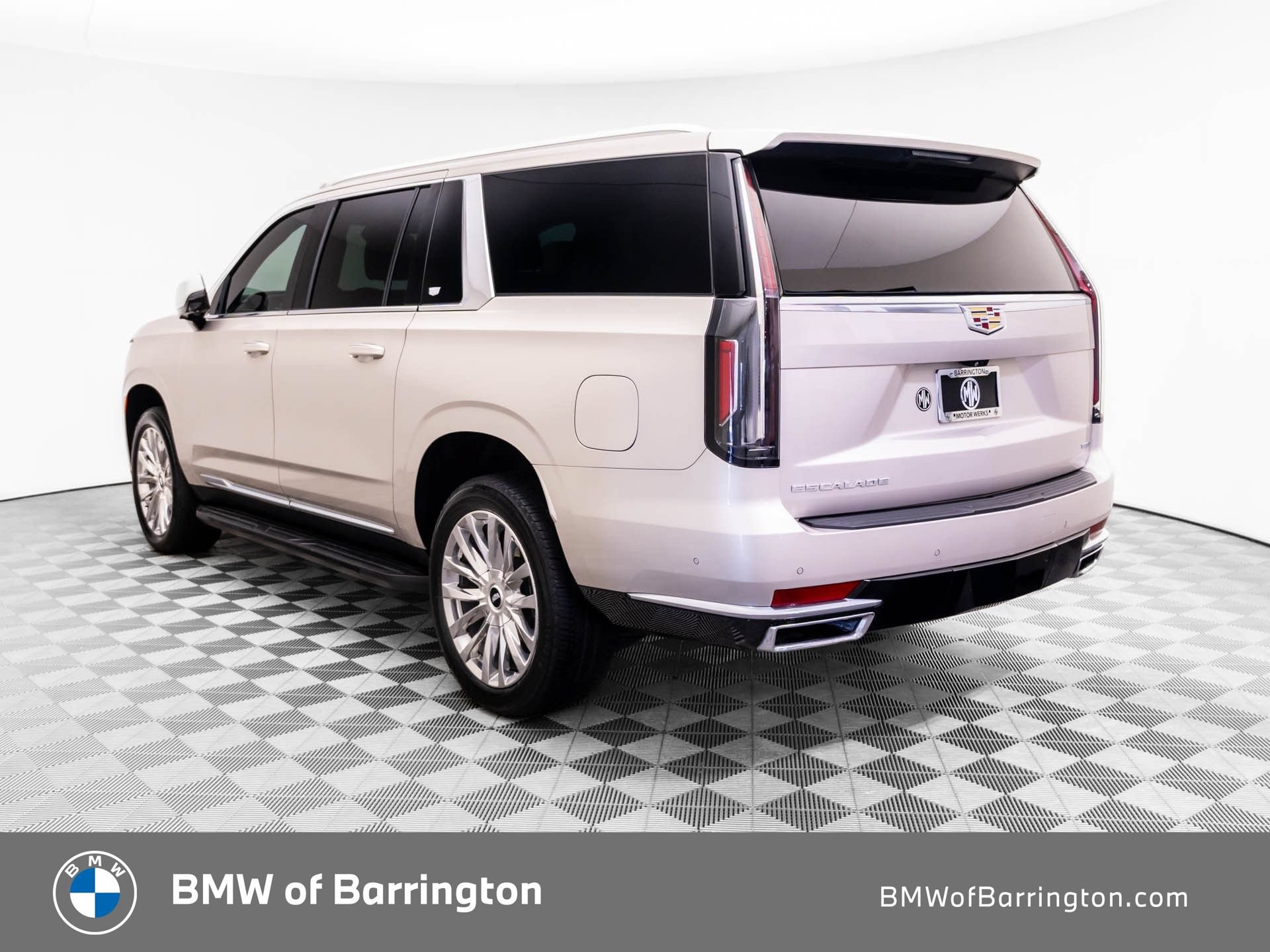 Used 2023 Cadillac Escalade ESV Premium Luxury AWD/4WD image 3