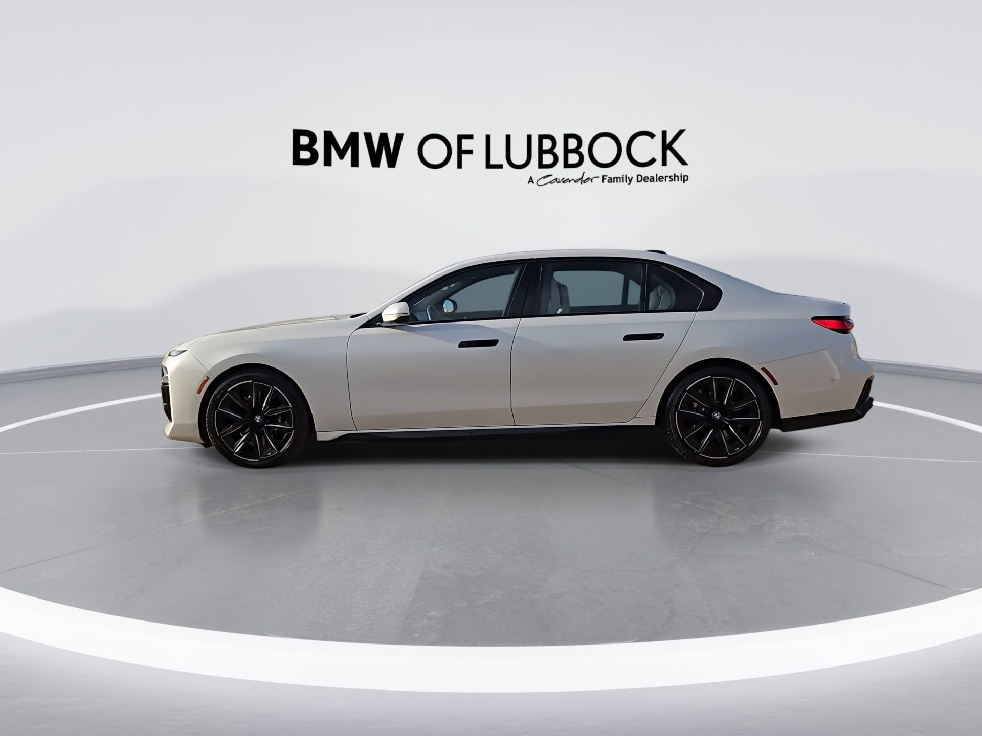 Used 2023 BMW 760i xDrive w/ Executive Package image 5